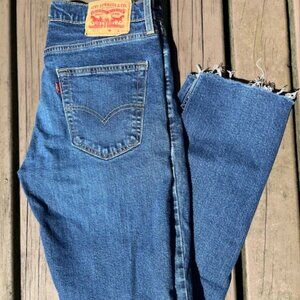 VINTAGE LEVI'S 511  - slim fit, mid rise, perfect denim wash!